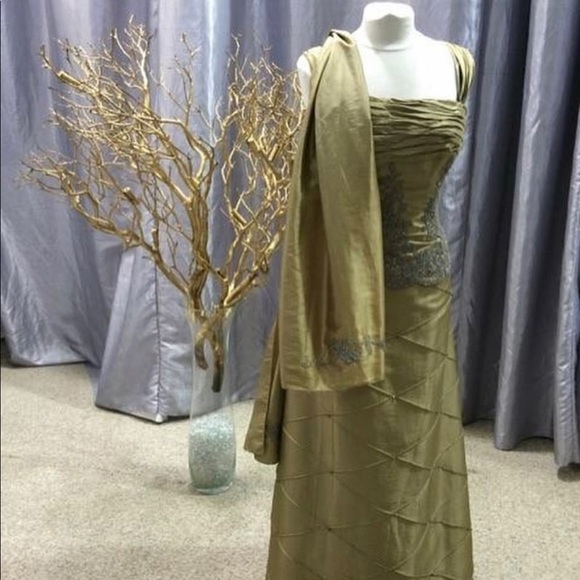 Mothers dress - Picture 2 of 2